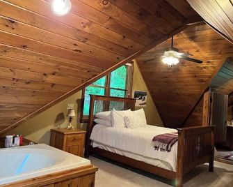 Amazing Mountain View Chalet 1 Minute from Slopes - Great Valley - Bedroom