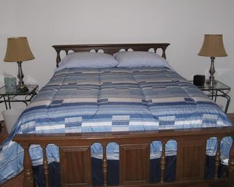 Near the Southfork of Spring River for tubing, paddle boats, fishing - Hardy - Bedroom