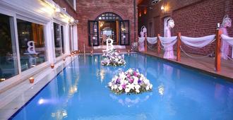 法特帕薩雅麗絲酒店 - 伊斯坦堡 - 伊斯坦堡 - 游泳池