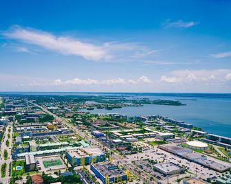 131 W Pasco Ln - Cocoa Beach