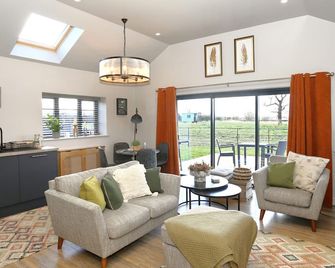 The Tyre Barn - Whitchurch - Living room