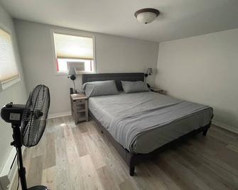 Cozy home directly across the street from Gun Lake - Shelbyville