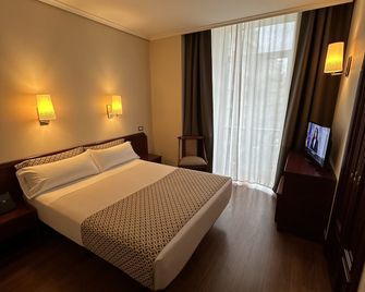 Hotel Compostela Vigo - ויגו - חדר שינה