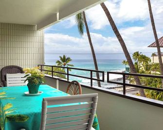 White Sands Village 214 Modern Condo for 4 w/ Enviable Ocean Views! - Kailua-Kona - Balcony