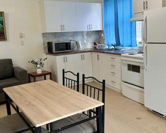 One bedroom apartment - Gravenhurst - Kitchen