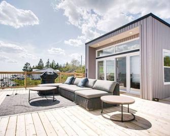 Peaceful Oceanfront Cabine Hot Tub, Sauna-All Weather Domes-Private - Hunt's Point - Patio