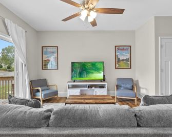 Sweet Fern at Ducks Landing - Aberdeen - Living room