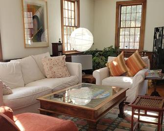 A cozy home nestled in the Green Mountains of Vermont! - Pownal - Sala de estar