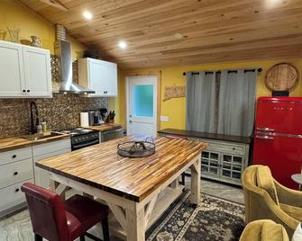Soothing Carriage House with Hot Tub in charming Stratford - Stratford - Küche