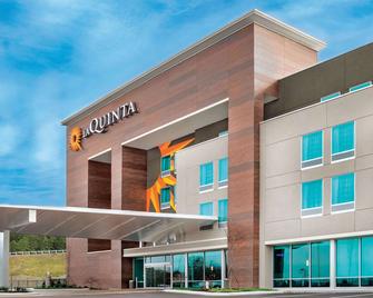 La Quinta Inn & Suites by Wyndham Cleveland TN - Cleveland - Building