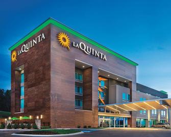 La Quinta Inn & Suites by Wyndham Cleveland TN - Cleveland - Building