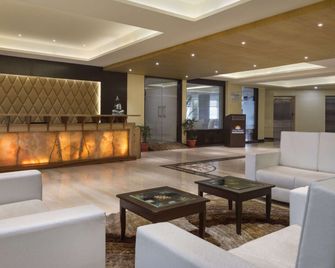Days Hotel by Wyndham Jalandhar Jyoti Chowk - Jalandhar - Рецепція