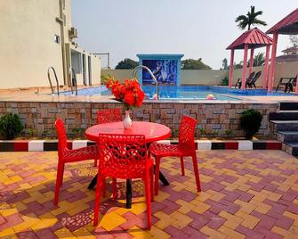 Balukona Beach Resort - Mandarmani - Innenhof