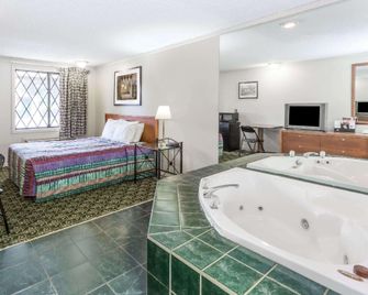 Knights Inn Racine - Racine - Wohnzimmer