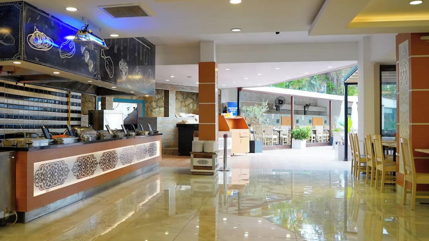Club Aqua Plaza