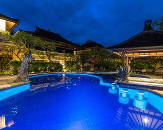 Adirama Beach Hotel - Banjar - Piscina