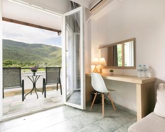 Calma Beach Hotel - Stavros