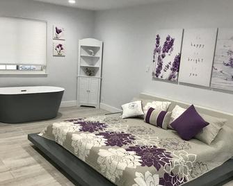 New, modern, gorgeous and relaxing property all around. - Mission Viejo - Bedroom