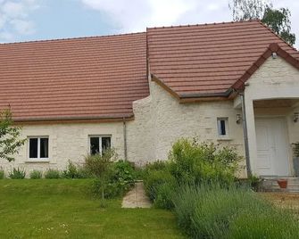B&B Arum Mercin et Vaux L'Arthome chambres d'hôtes - Mercin-et-Vaux - Gebäude