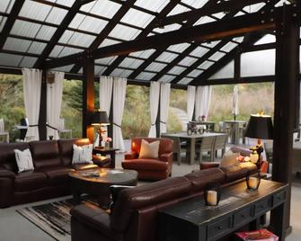 Luxury Glamping Tent on 400 acres! - Dover - Lounge