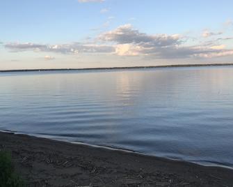 Beautiful Brand New Cabins on Lake Bemidji - Bemidji - Beach