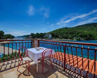 Apartments Malo Lago - One-Bedroom Apartment with Balcony and Sea View - 2nd floor Apartment 6 - Lastovo - Balcony