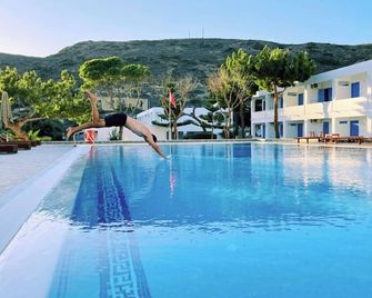 Lagada Beach Hotel - Adamantas - Pool