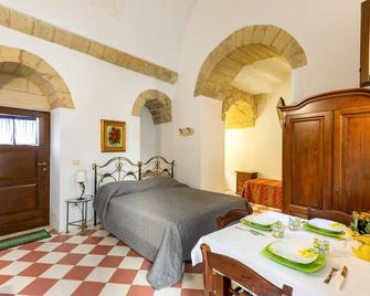 2113 Antico Palazzo Vernole - Suite Don Antonio - Vernole - Schlafzimmer