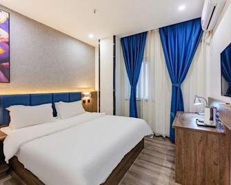 7 Days Premium Hotel (Shijiazhuang Donggang Road Dashimen) - Shijiazhuang - Bedroom