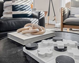 Apollo House-Amazing Location in Rogers- - Rogers