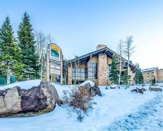 Heart of Rock-n-Roll (2303) | Amazing Views - Brian Head - Building