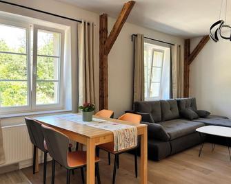 Frisch freche 3 R Ferienwohnung - Dohna - Essbereich