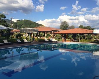 Finca Hotel Yerbabuena - Pereira - Pool