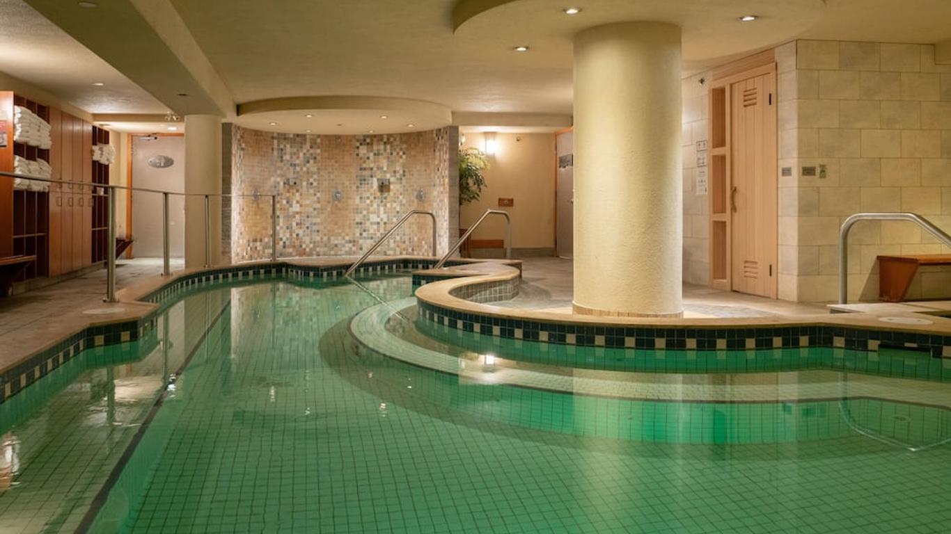 Banff Caribou Lodge & Spa