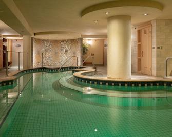 Banff Caribou Lodge & Spa - באנף - בריכה