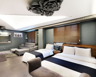 Buan Tourist Hotel - Buan - Habitación