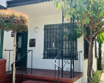 Traveling Healthcare-Workers, Nurses, Corporate Travelers. A 60 Night Minimum. - Los Angeles - Gebäude