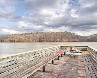 Athens Vintage Fishing Cabin on Elk River! - Athens