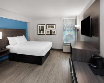 La Quinta Inn & Suites by Wyndham Houston Stafford Sugarland - Stafford - Bedroom