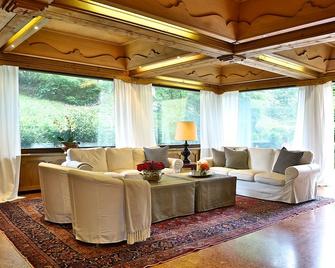 Hotel Dermuth Klagenfurt - Klagenfurt - Living room