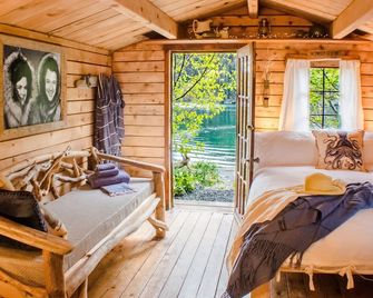 Pioneer Cabin, Stunning Views, Glacier, Park, Kayaks, Fishing, Bear Viewing. - Seldovia - Sala de estar