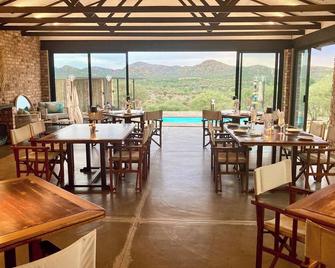 Windhoek Game Camp - Windhoek - Restaurant