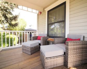 Redtail Inn - 3 Suites Sleeps Up To 12 - Ashland - Balcony