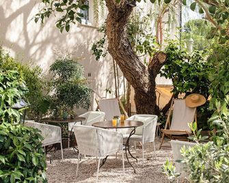 Hotel La Bienvenue - La Croix-Valmer - Pátio