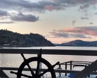 Lake Front Property With Million Dollar Views With Private Beach and Dock - Clearlake - Balcony