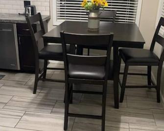 Cute house in quiet neighborhood - Saginaw - Comedor