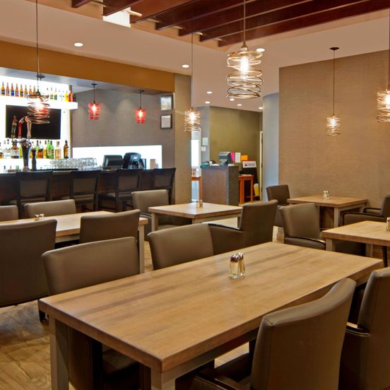 Holiday Inn Calgary-Airport By IHG image 1