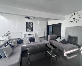 Olivujoj Villajoj - Deluxe Villa with Detached Pool House - Anávyssos - Living room