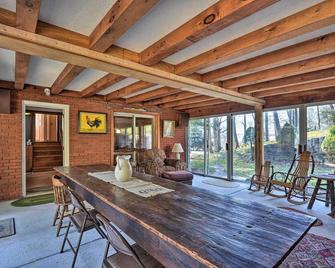 Cozy Home with Private Patio and Views, Hiking On-Site - Belleville - Dining room