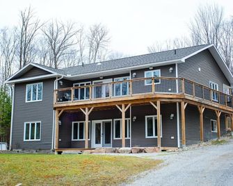 Mountain House in the Heart of Haliburton, Mins to Lake - Haliburton - Building